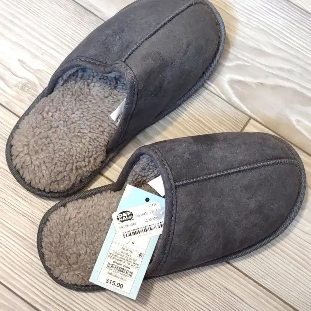 (83-0177)    Cat & Jack Ellis Slippers Sz M (2/3)